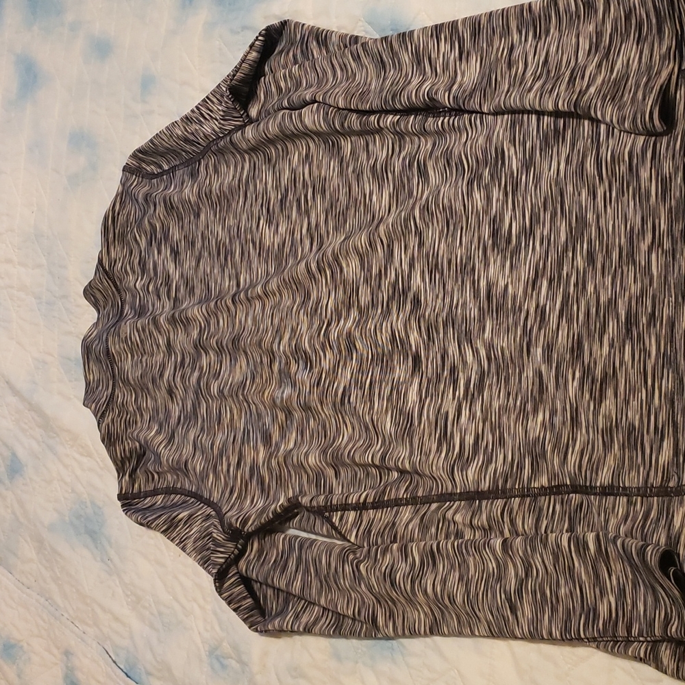 Athletic pullover - Picture 3 of 3